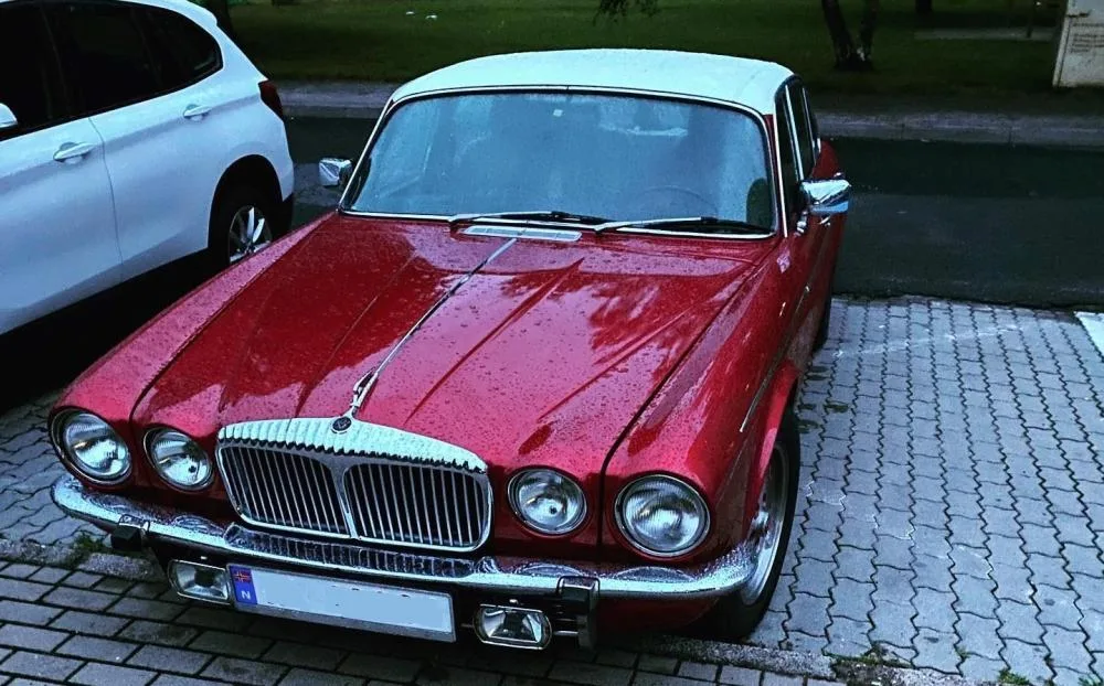 Daimler Double Six