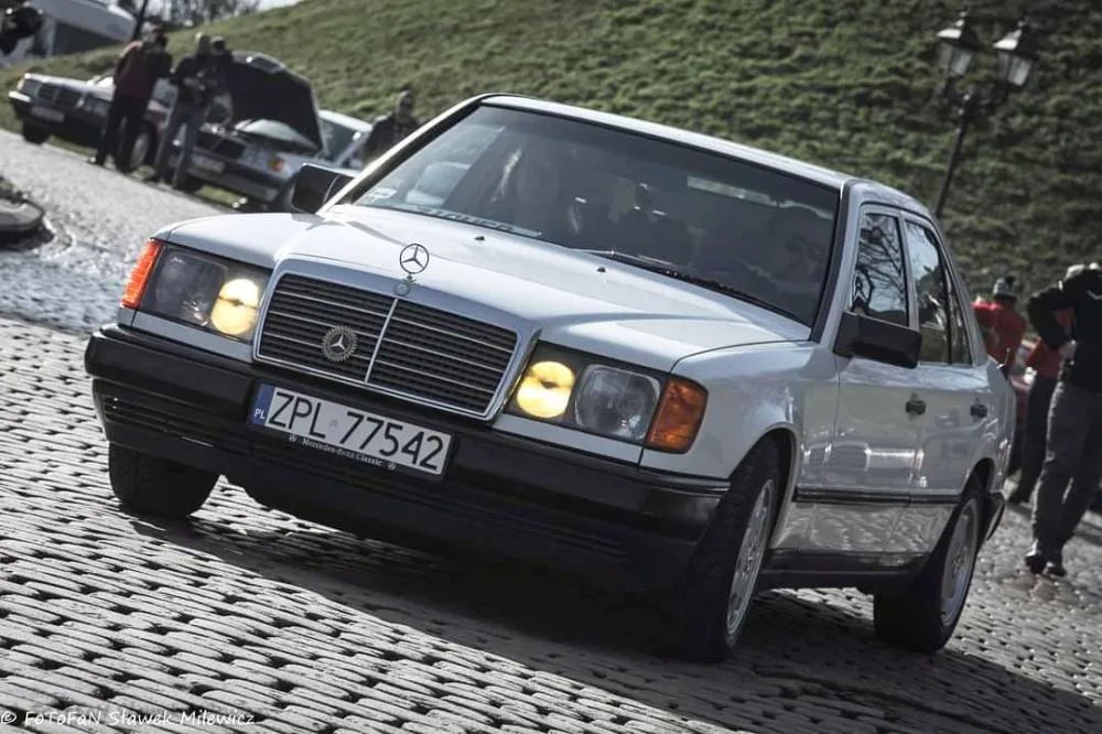 Mercedes Klasa E (W124) sedan