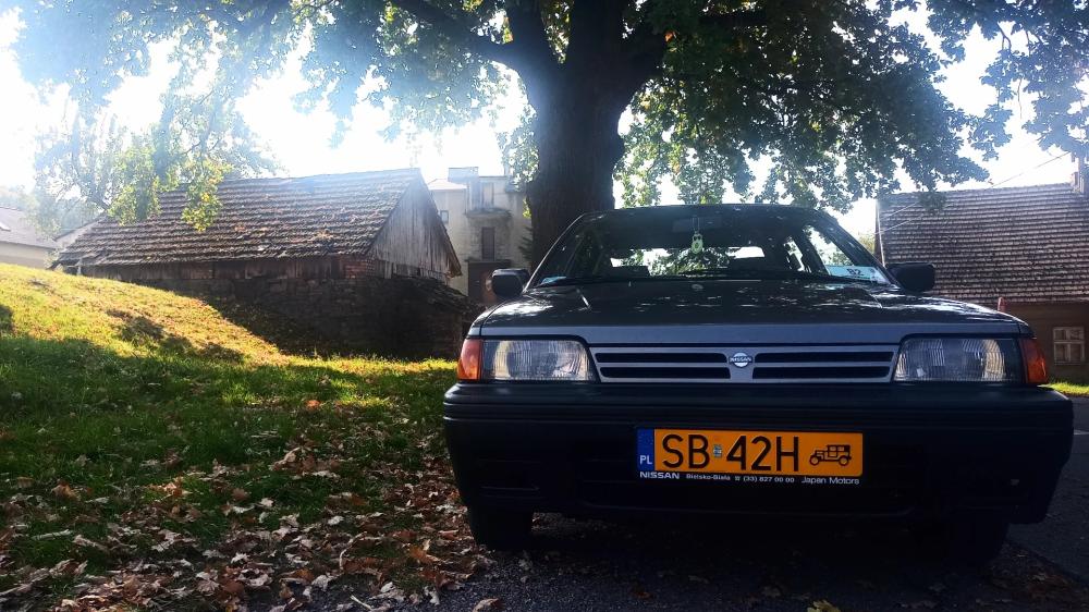 Nissan Sunny sedan
