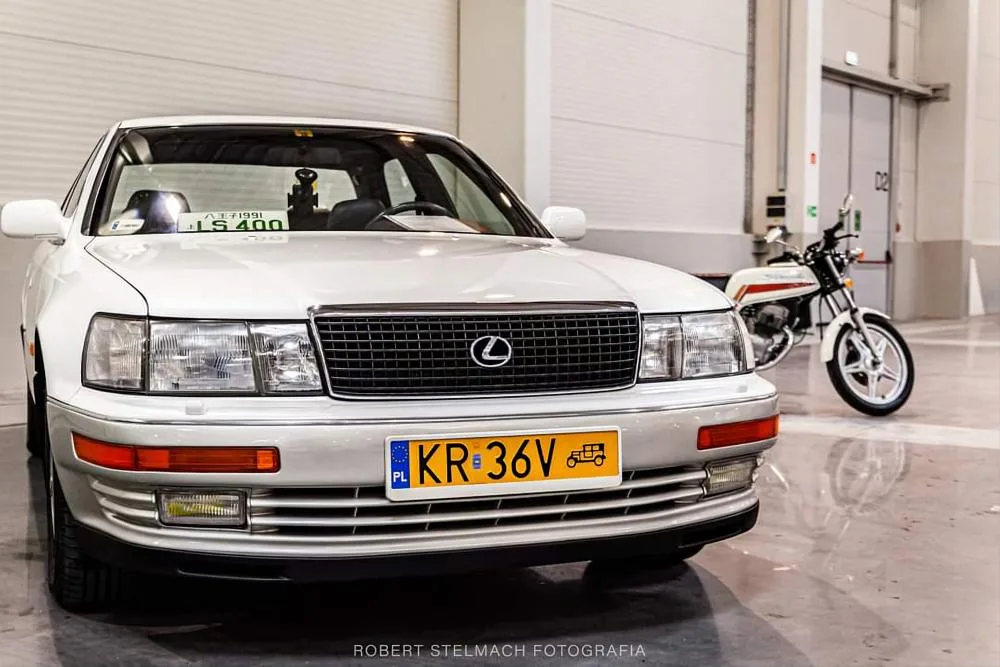 Lexus LS400 (UCF 10)