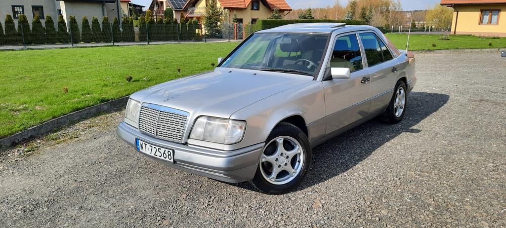 Mercedes Klasa E (W124) sedan