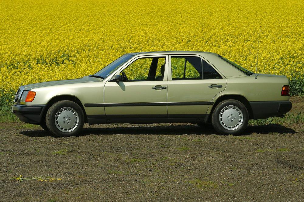 Mercedes Klasa E (W124) sedan