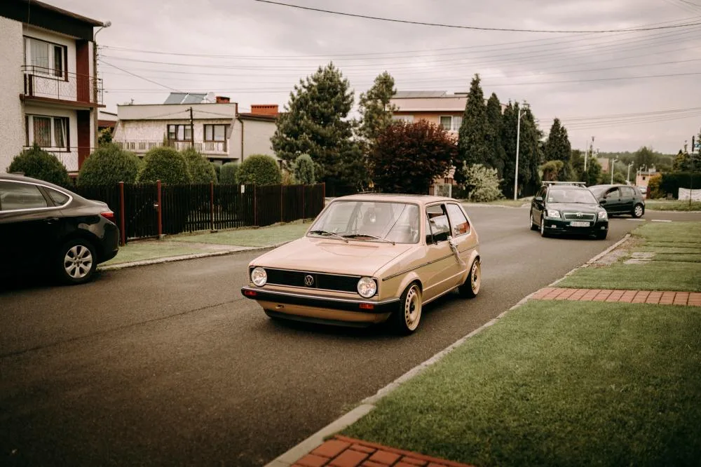 Volkswagen Golf (I) hatchback