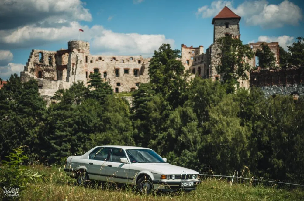BMW 7 (E32) sedan