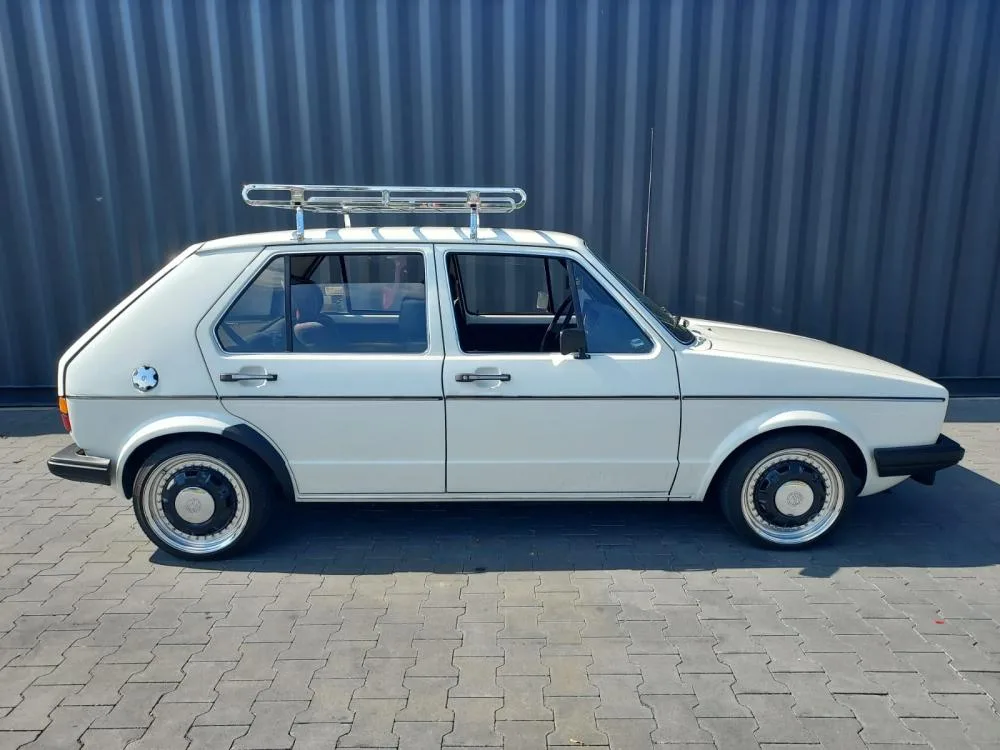 Volkswagen Golf (I) hatchback