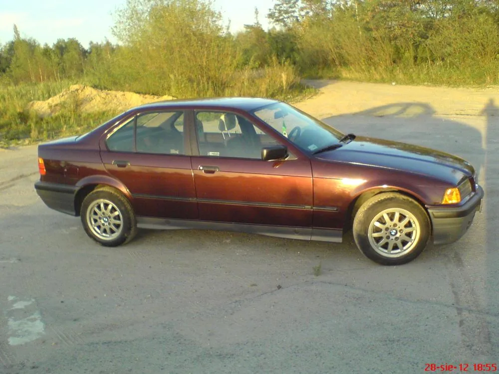 BMW 3 (E36) sedan