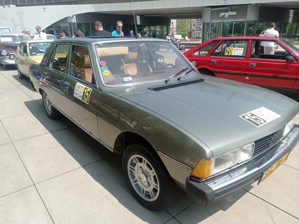 Peugeot 604
