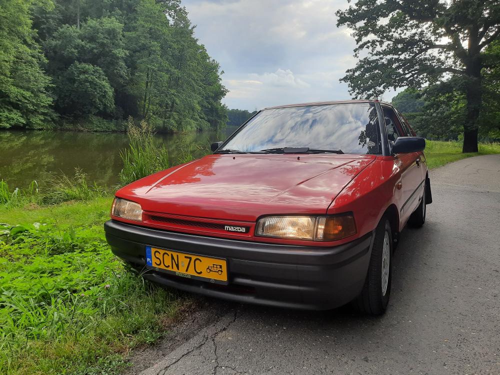 Mazda 323