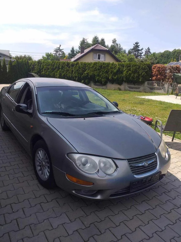 Chrysler 300 (M LR) sedan