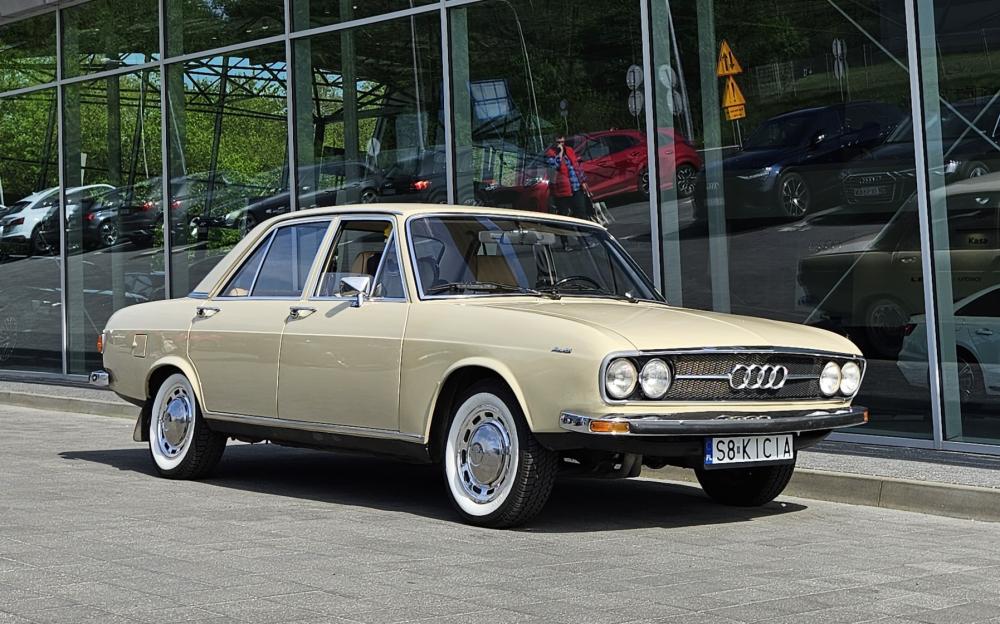 Audi 100 C1