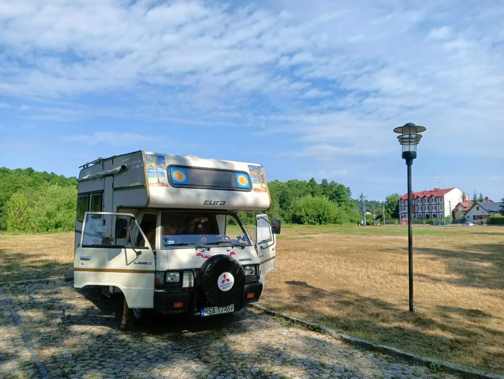 Mitsubishi L300 (P1_T) van