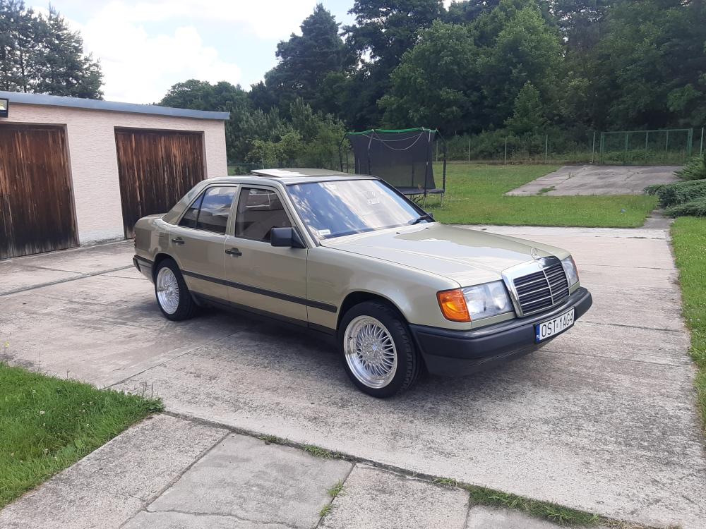 Mercedes Klasa E (W124) sedan