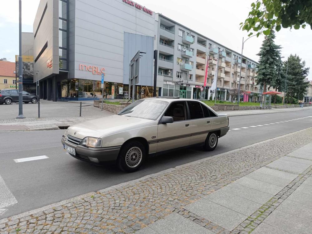 Opel Omega (A) sedan