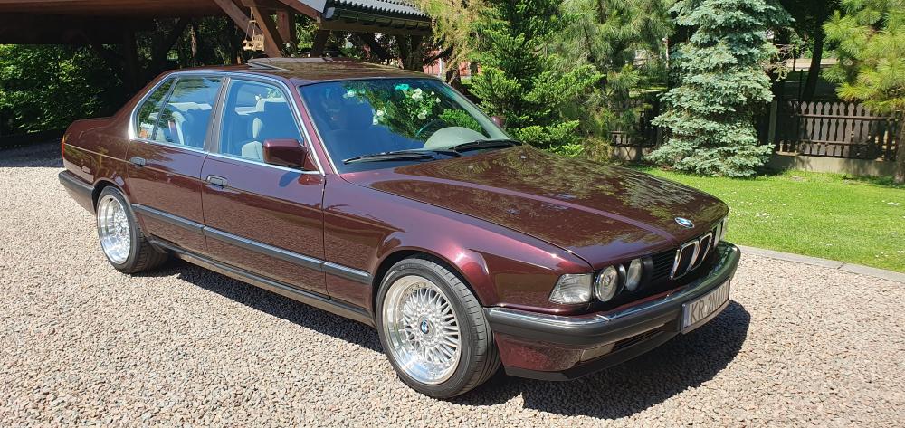BMW 7 (E32) sedan