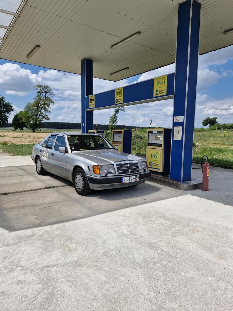 Mercedes Klasa E (W124) sedan