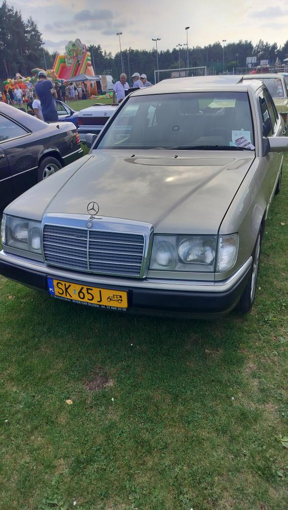Mercedes Klasa E (W124) sedan
