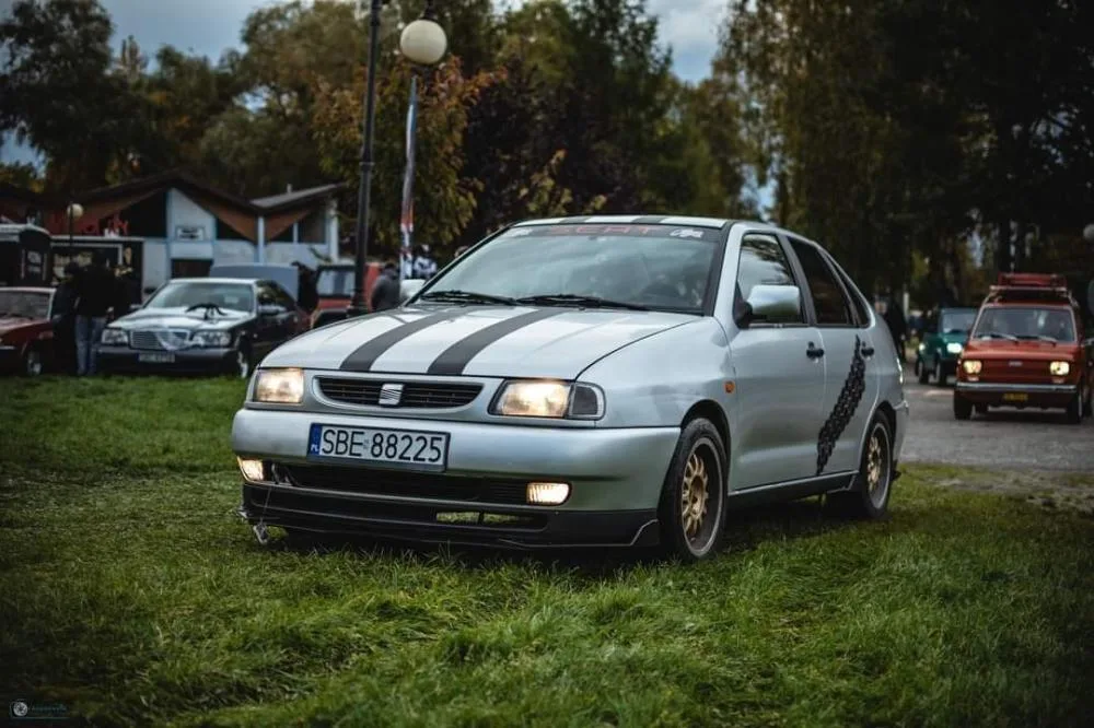 Seat Cordoba (6K1, 6K2) sedan