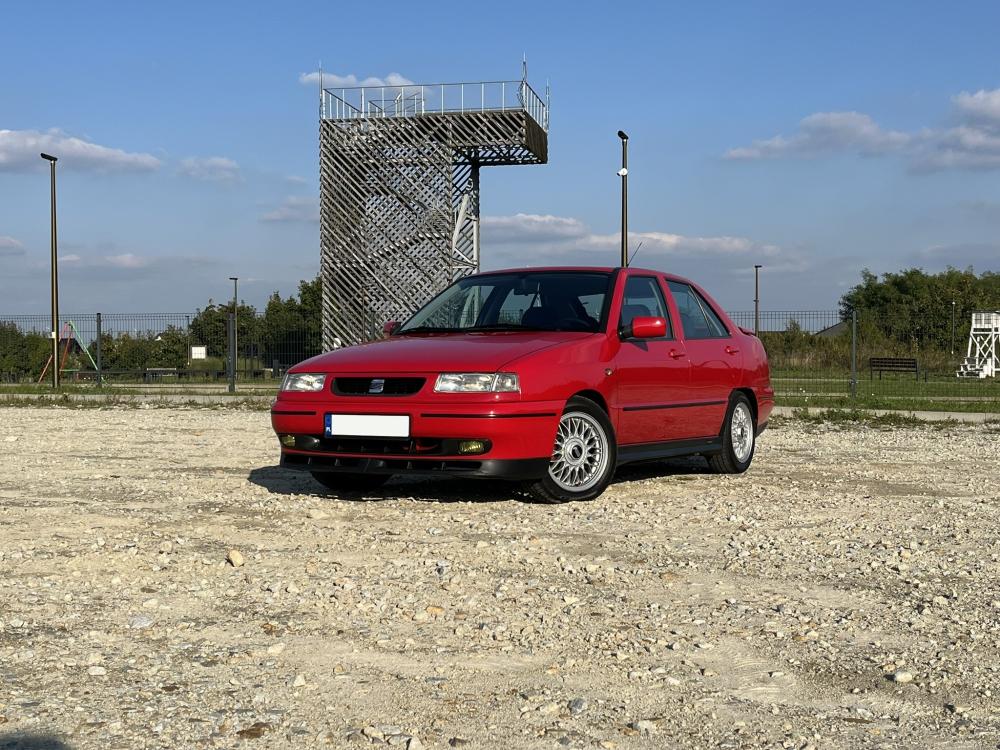 Seat Toledo (1L2) hatchback
