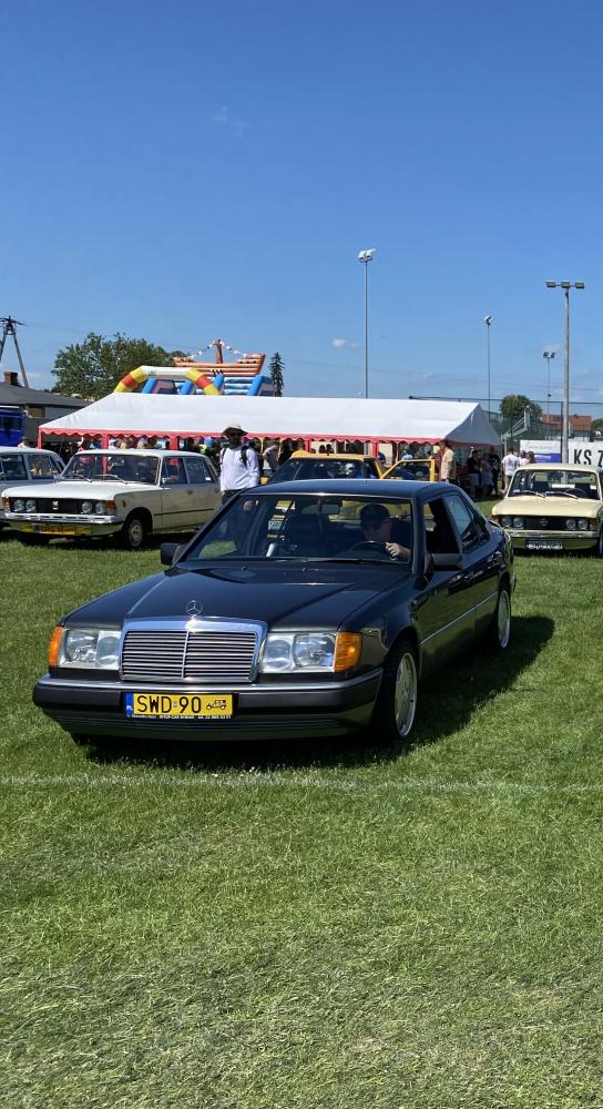 Mercedes Klasa E (W124) sedan