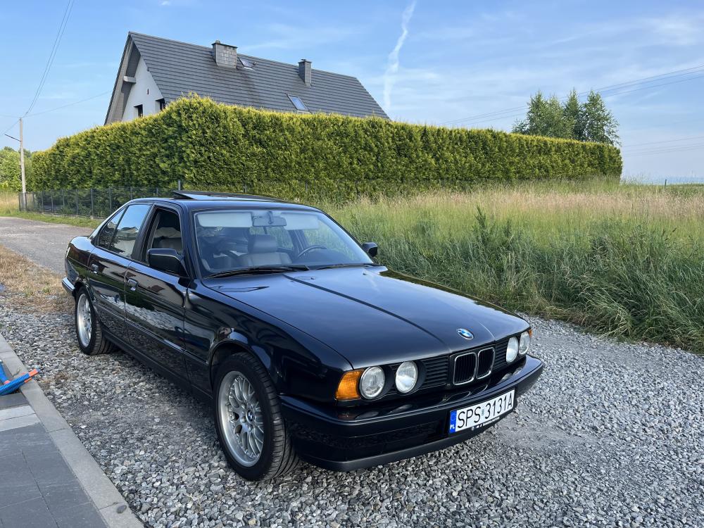 BMW 5 (E34) sedan