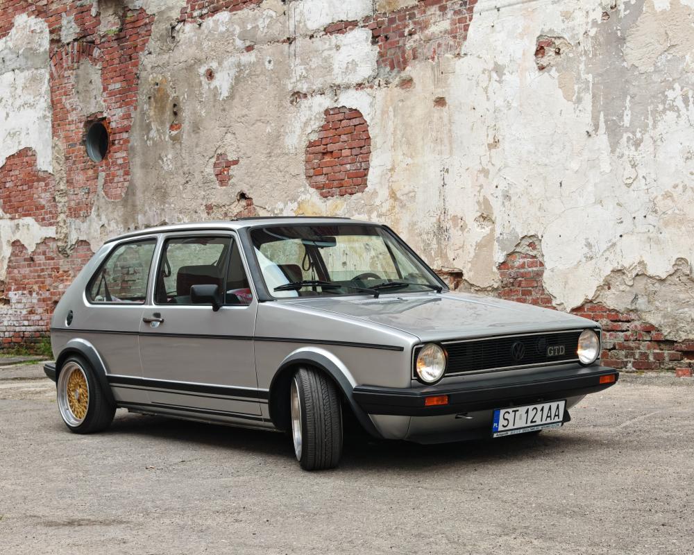 Volkswagen Golf (I) hatchback