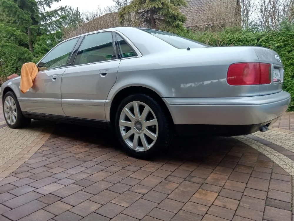 Audi A8(4D2, 4D8) sedan