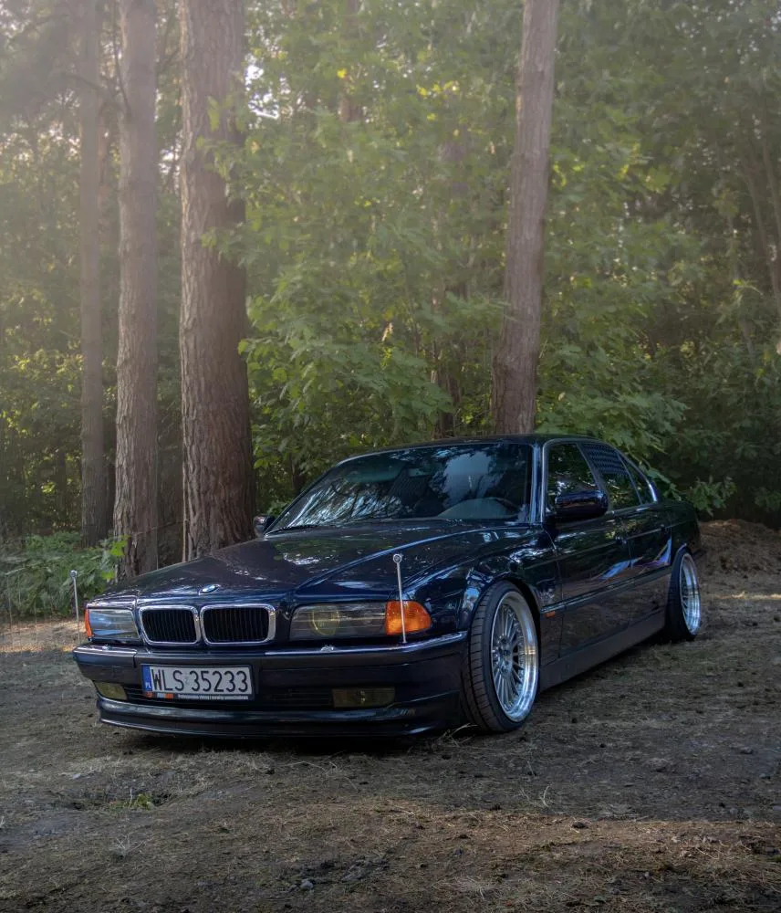 BMW 7 (E38) sedan